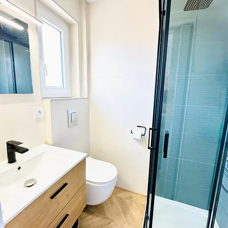 Appartement Eden Face à La - Traversant - Wifi - Parking - 2 Et 2 Sdb - Sudséjourconciergerie *